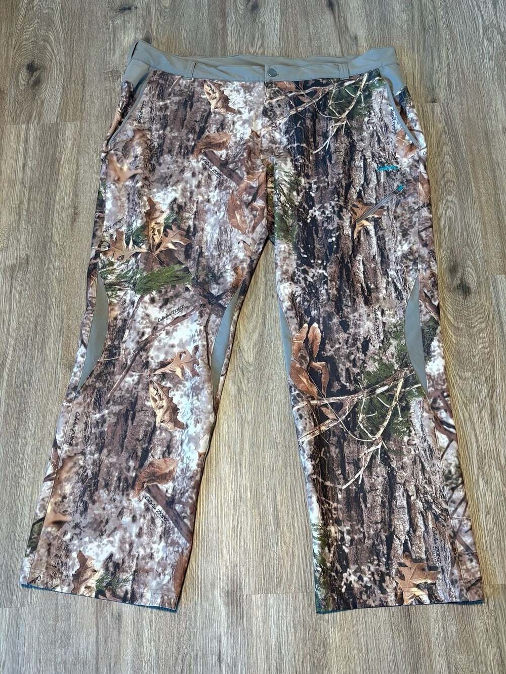 Cabelas OutfitHer Camo Hunting Pants Womens 2XL Zonz Woodlands Stretch 94-4874